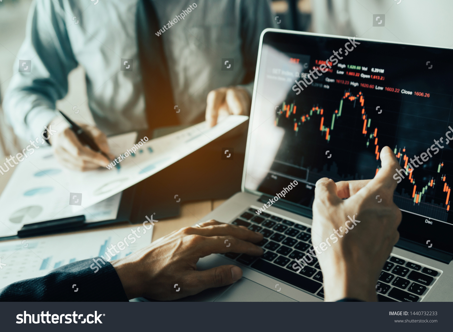 Investors are pointing to laptops that have investment information stock markets and partners taking notes and analyzing performance data. #1440732233