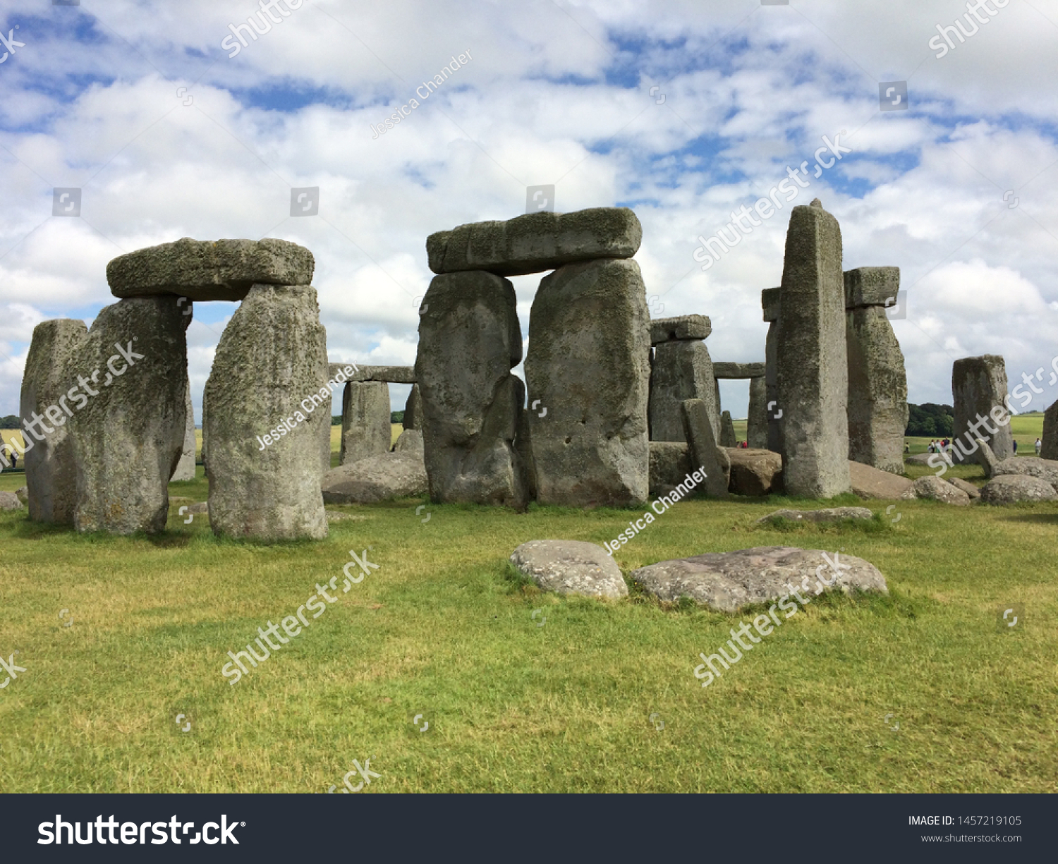 A picture of Stonehenge the historical landmark #1457219105