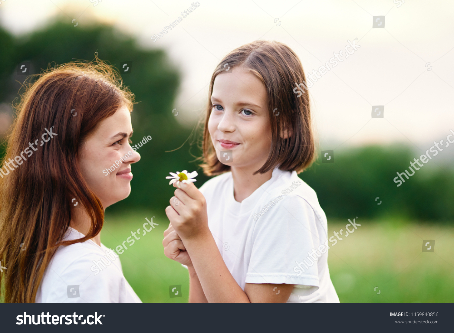 Mom and daughter fun flowers decoration leisure health leisure love #1459840856