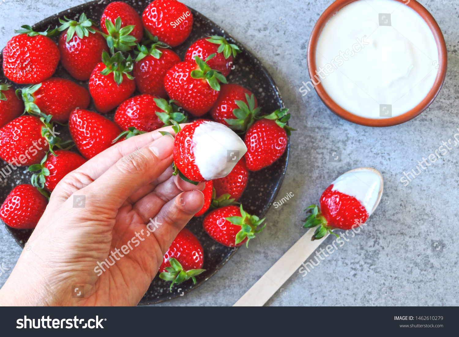 Strawberries with cream. Keto dessert Keto diet. Keto snack. #1462610279
