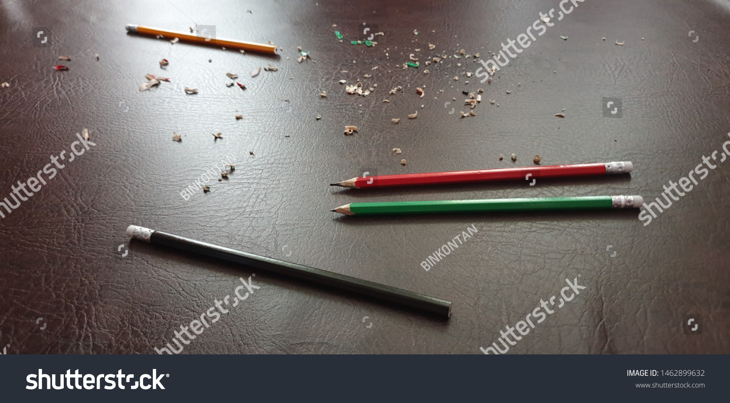 Knife sharpening pencils. Sharpen pencils. Sharpening pencils #1462899632