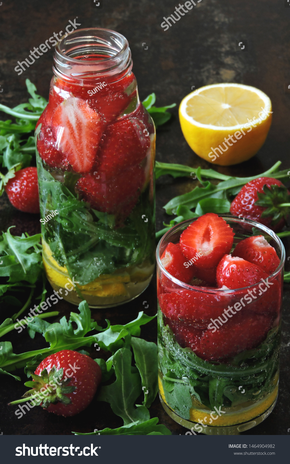 Strawberry arugula drink. A refreshing cocktail with strawberries. Detox drinks, keto drinks. Diet life style. #1464904982