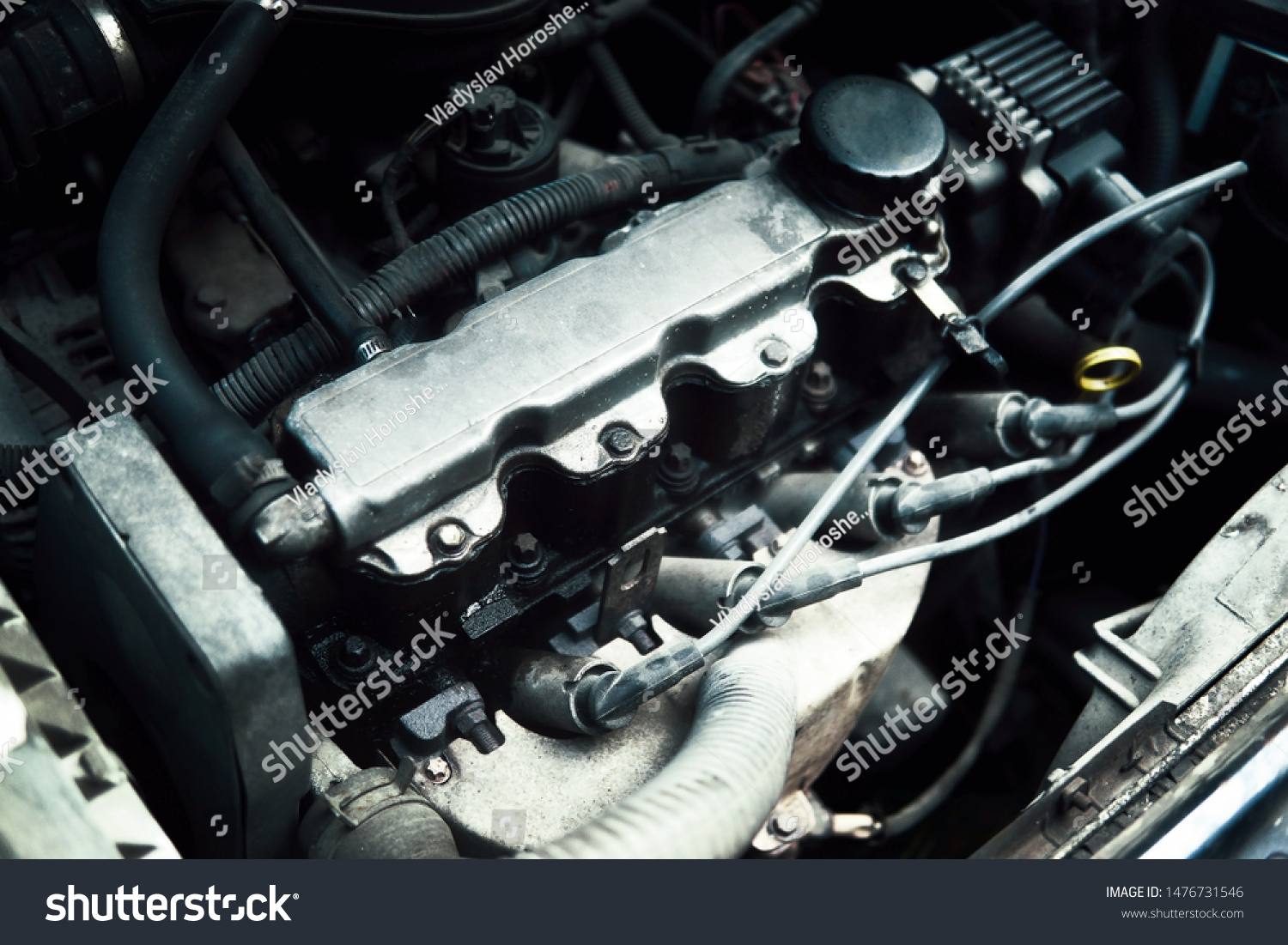 Check the status of the car engine. #1476731546