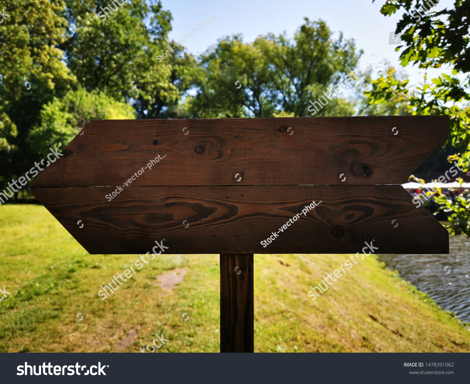 Wooden arrow (track blank, cursor,  road sign) with space for text #1478391062