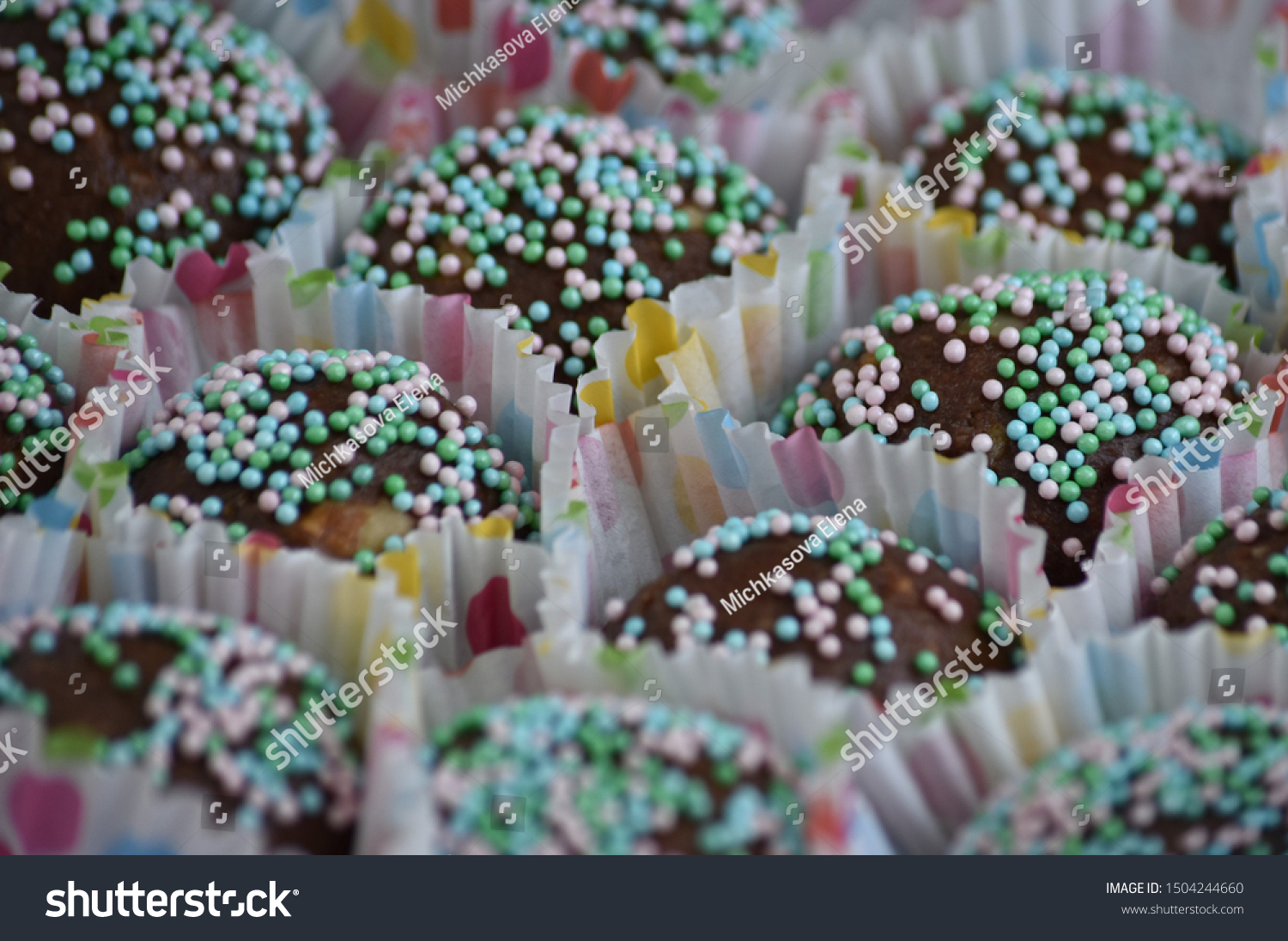 many sponge cakes covered with colored crumbs in paper packaging dessert desktop wallpapers #1504244660
