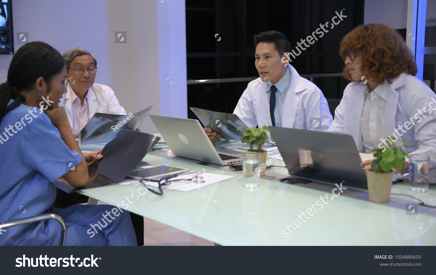 Medical concept. Medical concept.Doctors are brainstorming for conclusions about the research. 4k Resolution. #1504880693
