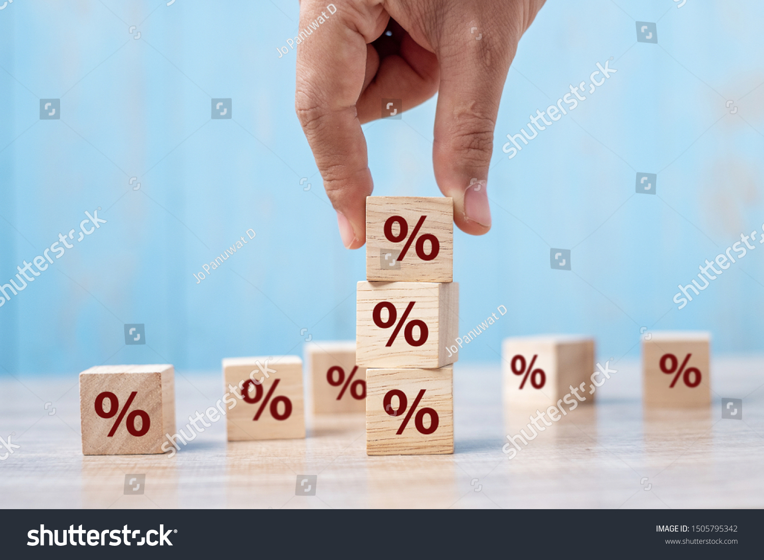 business man Hand putting wood cube block with percentage symbol icon. Interest rate,  financial, ranking and mortgage rates concept #1505795342