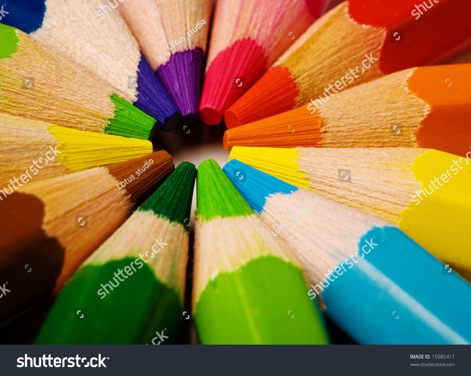 Color pencils in arrange in color wheel colors on white background #15085411