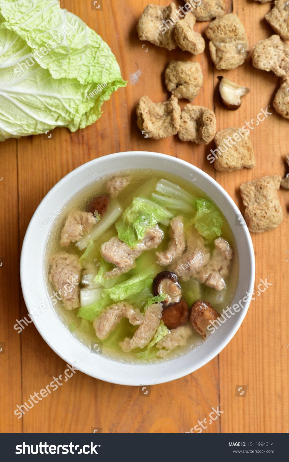 clear soup with textured begetable protein, cabbage and mushroom 

 #1511994314
