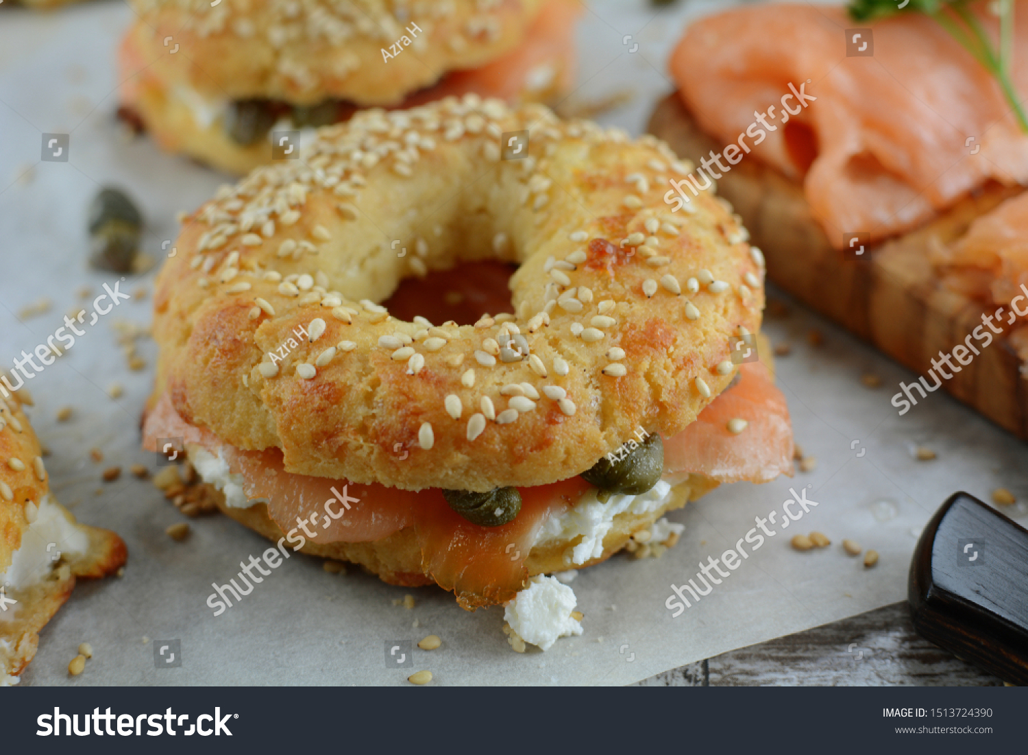 Keto Bagels with Cream Cheese, Smoked Salmon and Capers - an entire recipe preparation method #1513724390