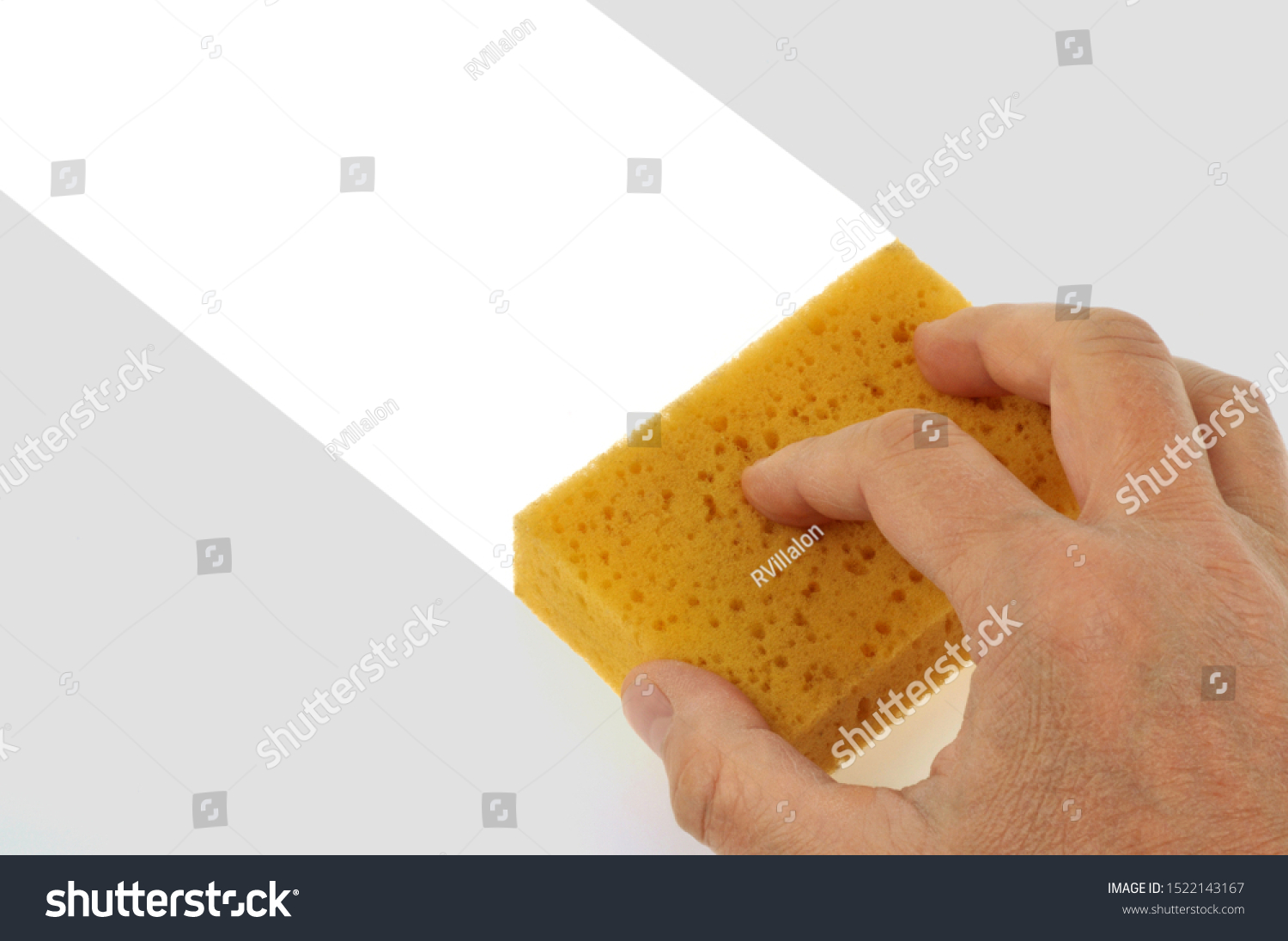 Clean a surface with a sponge #1522143167