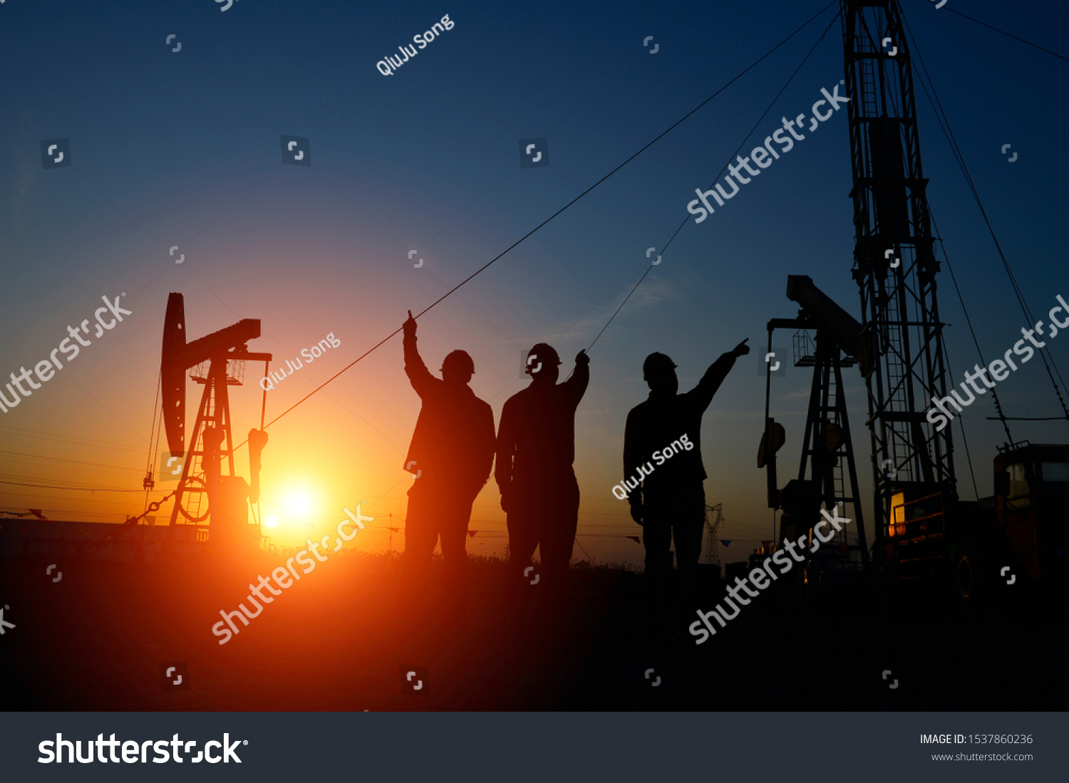 The oil workers in the job #1537860236