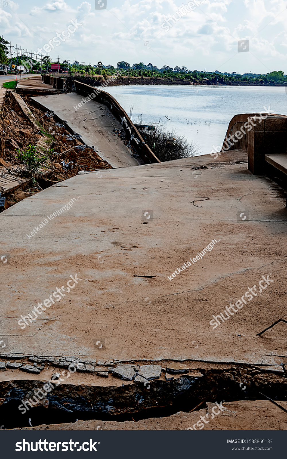 Waterproof concrete ridge erosion from erosion
 #1538860133