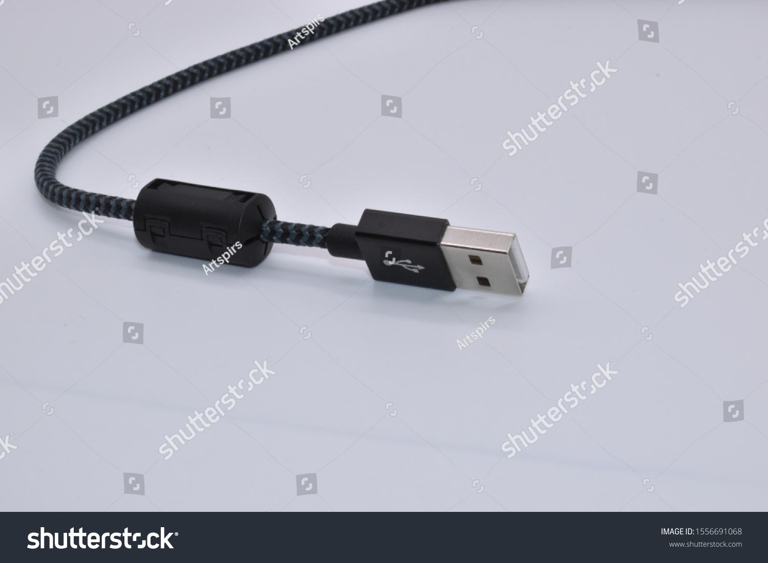 Ferrite for EMI suppression. Ferrite Clamp on USB Cable Type C and A. perfect for test and measuring purposes in EMC labs. Ferrite chokes. Fastening Pre-fixing for round cables. Clamping protection. #1556691068