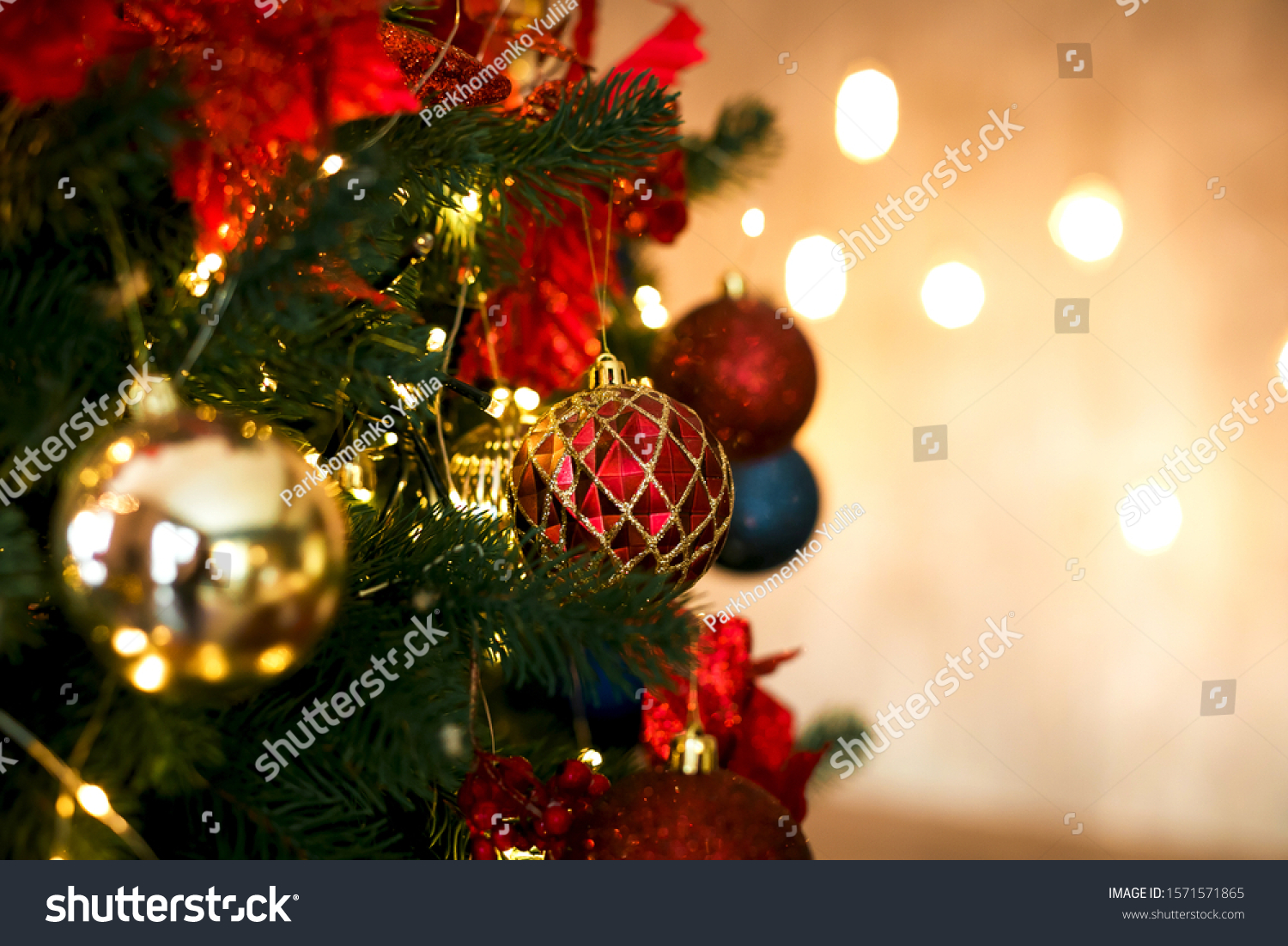 
Red and gold balls of Christmas tree decoration in classic colors. #1571571865