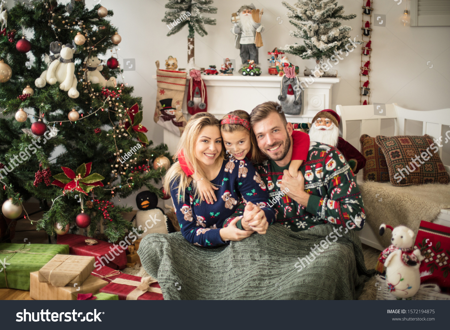 Christmas has always been a time for family for them. Parents with daughter at home. #1572194875