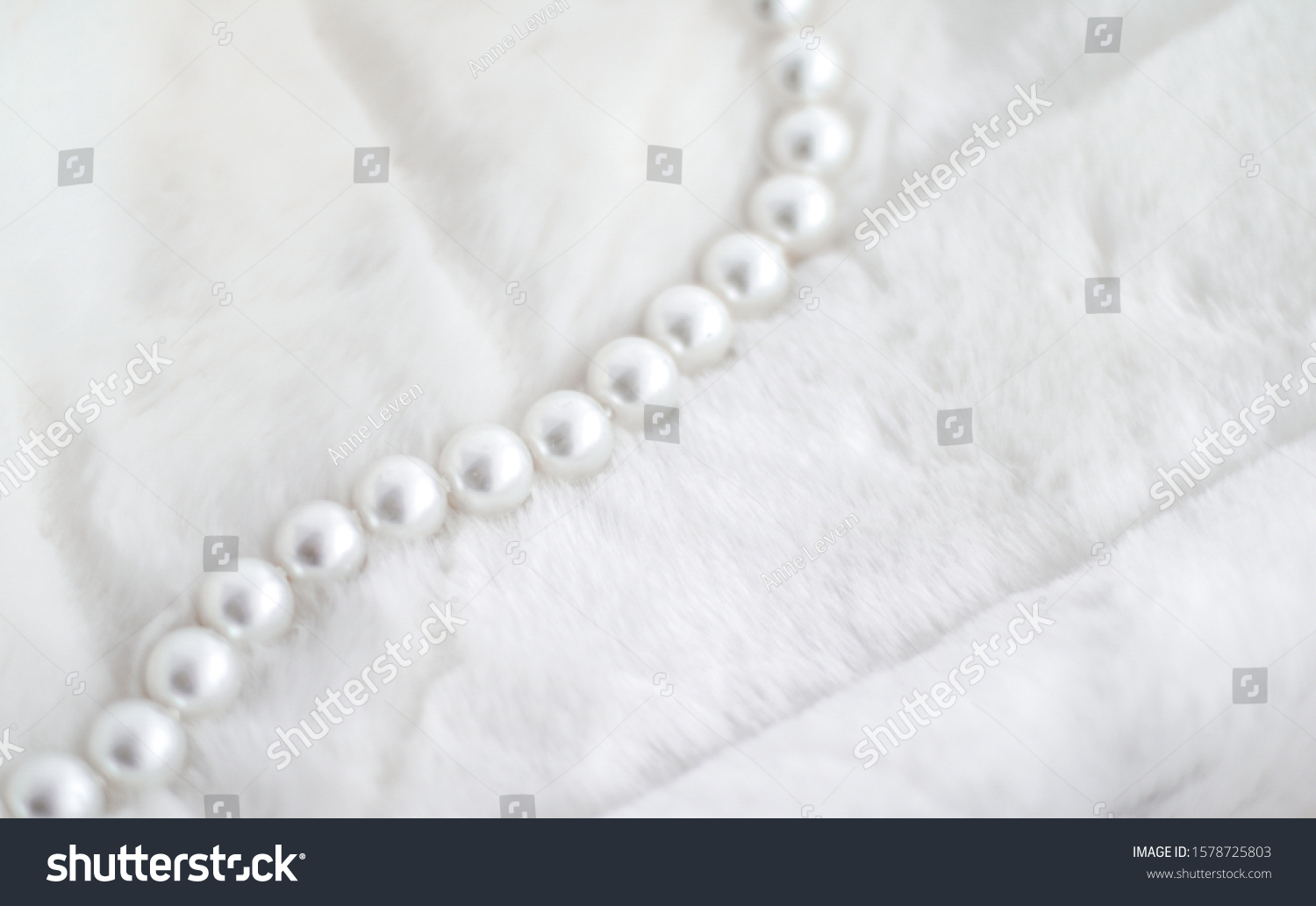 Jewelry branding, elegance and sale concept - Winter holiday jewellery fashion, pearl necklace on fur background, glamour style present and chic gift for luxury jewelery brand shopping, banner design #1578725803