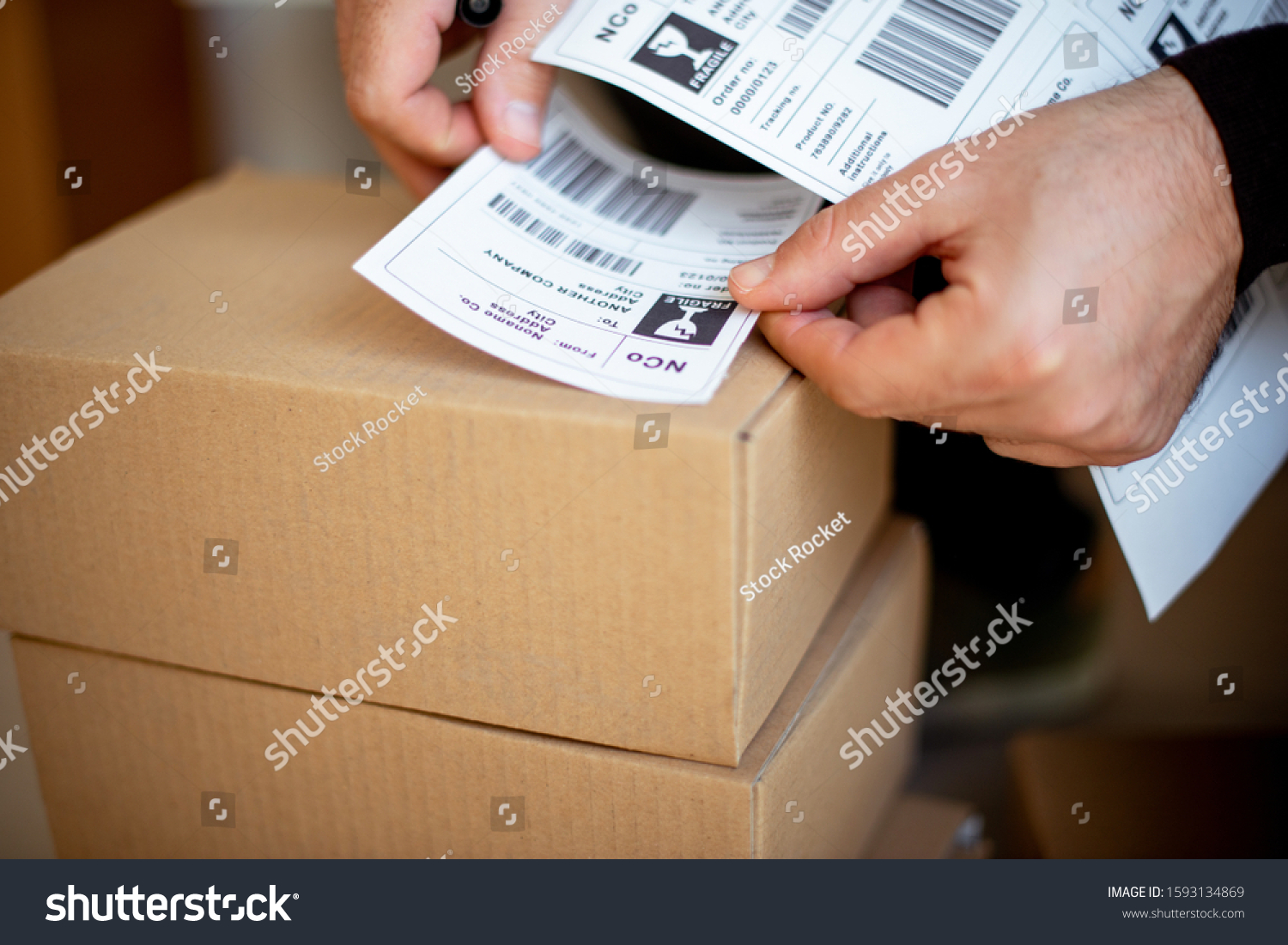 	
Delivery service, applying a shipping label	
 #1593134869