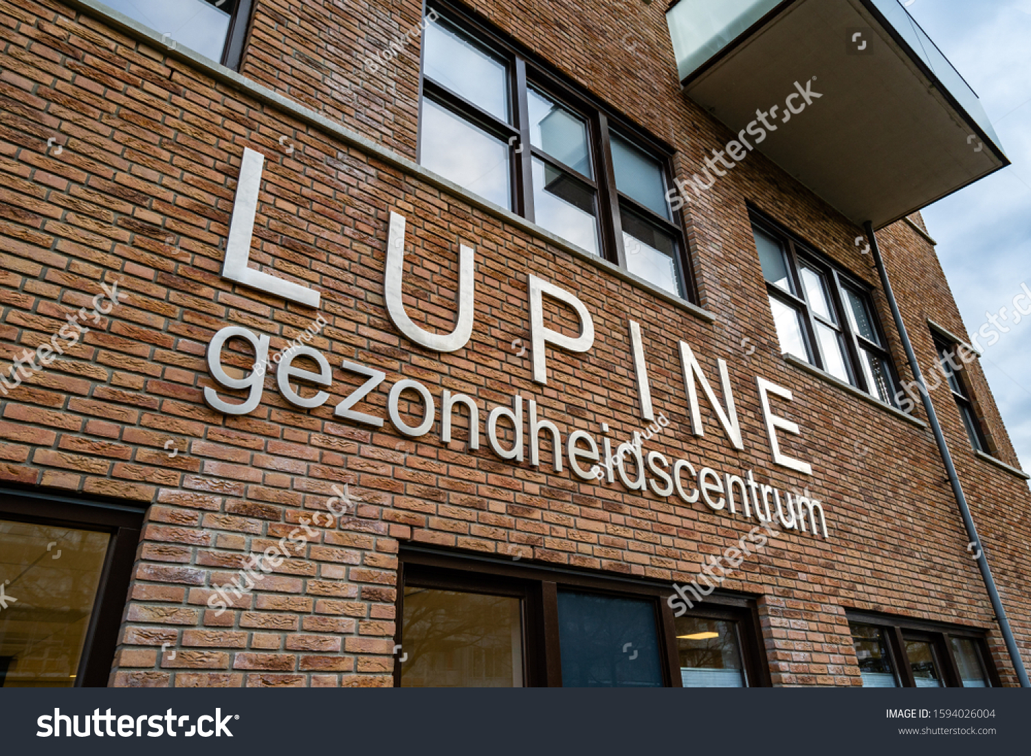 Alphen aan de Rijn, Netherlands, 12-20-2019.

The sign of the medisch centrum in Alphen aan de Rijn. A assembly building for doctors, pharmacy and dentist. Whit a cloudy sky. #1594026004