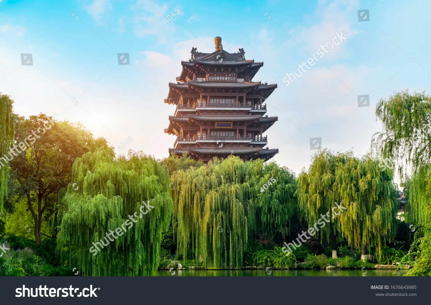 Ancient architectural landscape of Daming Lake Park in Jinan

 #1676643985