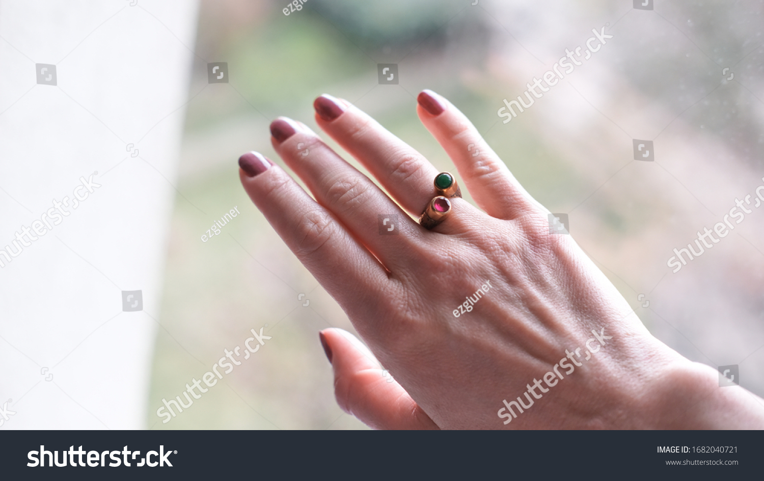 a ring on the models hand #1682040721