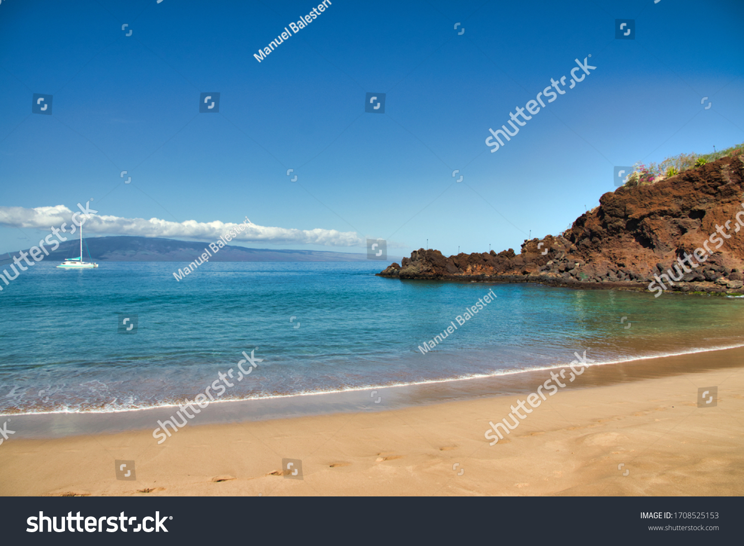 Bright sunny morning at Black Rock on Ka'anapali Beach on Maui. #1708525153