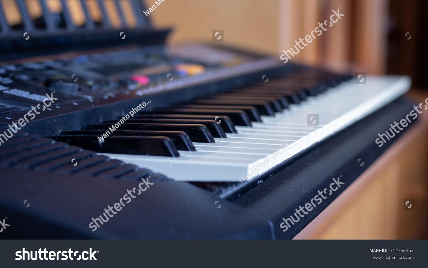 A pic of a piano in a house #1712366362