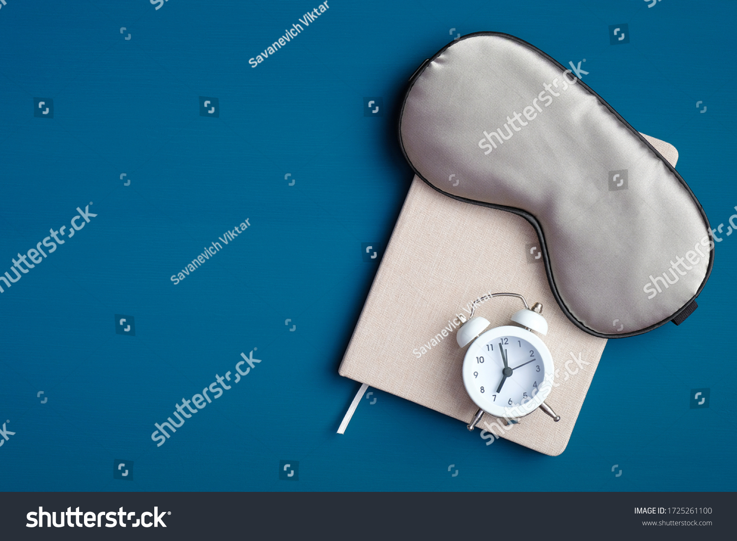 Flat lay composition with sleep eye mask, dream book and alarm clock on dark blue background. Healthy sleeping concept. #1725261100