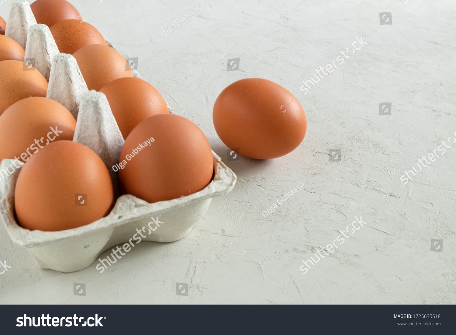 Chicken brown fresh raw eggs in an egg container. Ingredients for cooking. Healthy eating is a concept. Horizontal orientation, selective focus. #1725635518