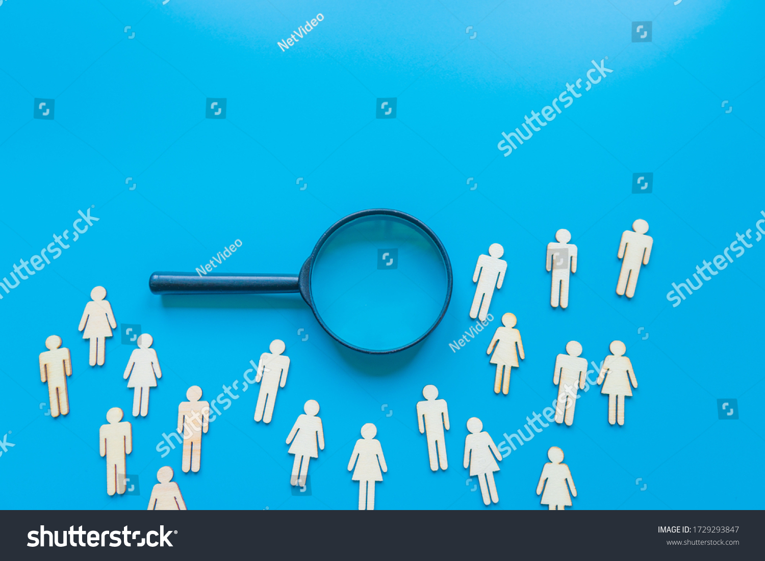 The crowd of wooden figures of people. Concept of business team. Labor collective. Teamwork. Employees. Human Resource Management. Labor market. Demographic situation. Population #1729293847