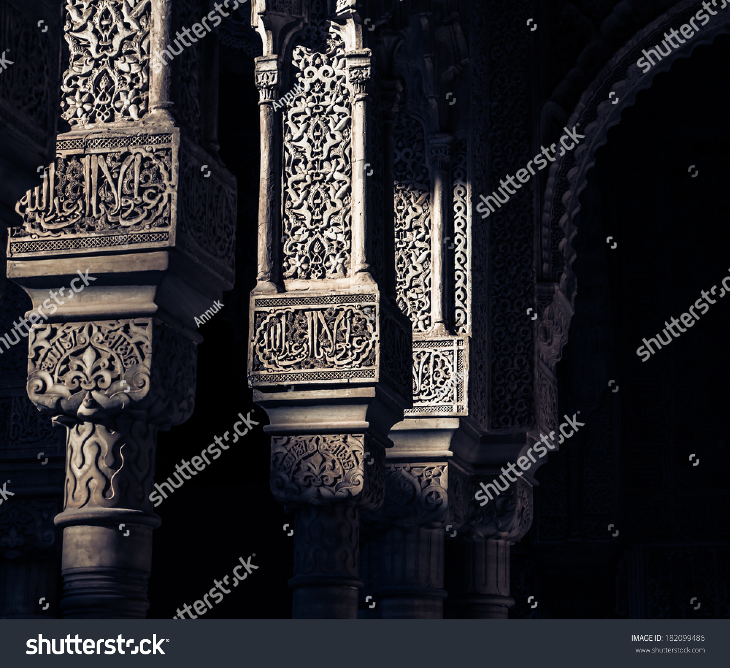 Alhambra islamic art  #182099486