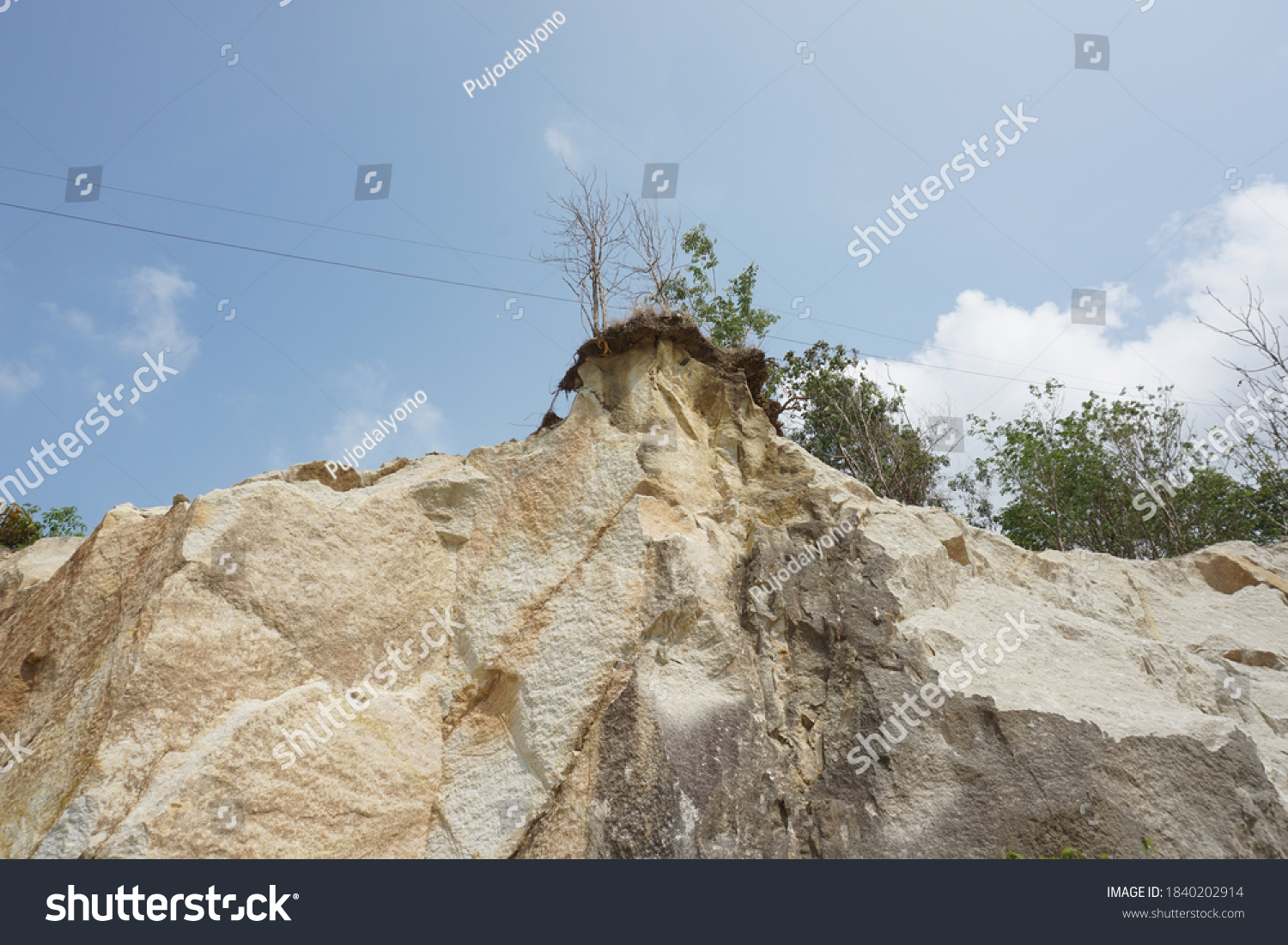 limestone hills, visible limestone mining. benefits of limestone as a mixture of building materials. limestone can also be used as a mixture of substances for fertilizer and pest control. #1840202914