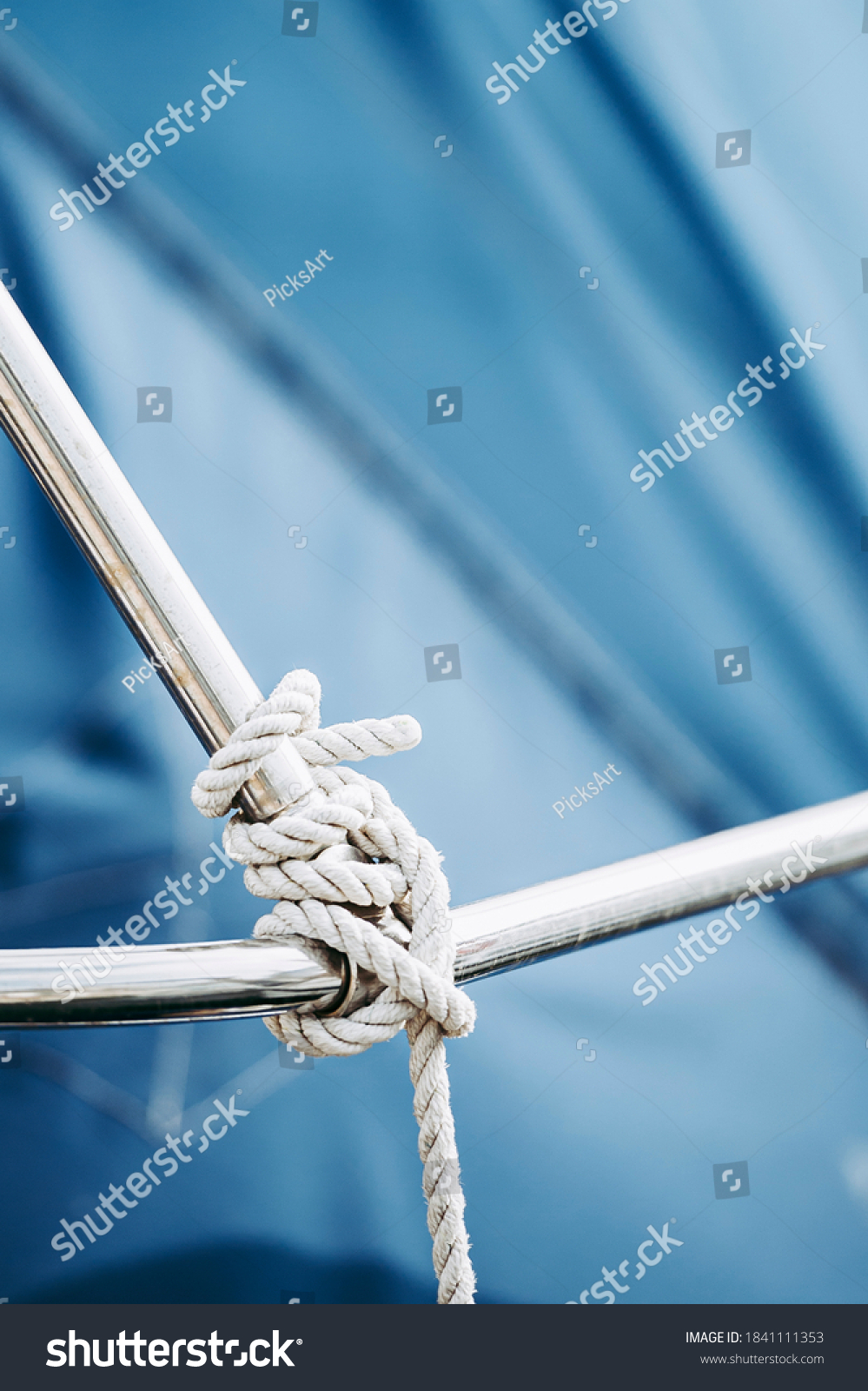 Ropes on a boat - Sailor's knot #1841111353