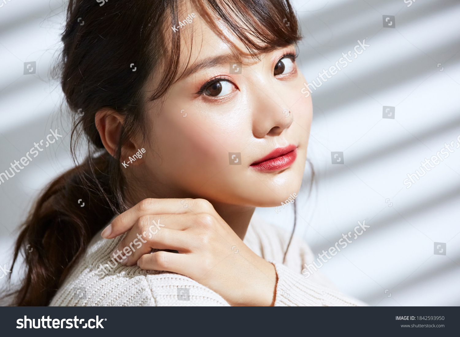 
Beauty portrait of young Asian women on light and shadow background #1842593950