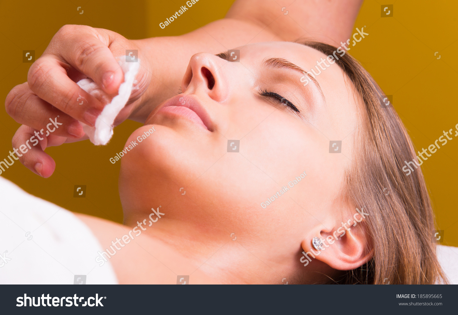 Woman is having cosmetic treatment at beauty salon. #185895665