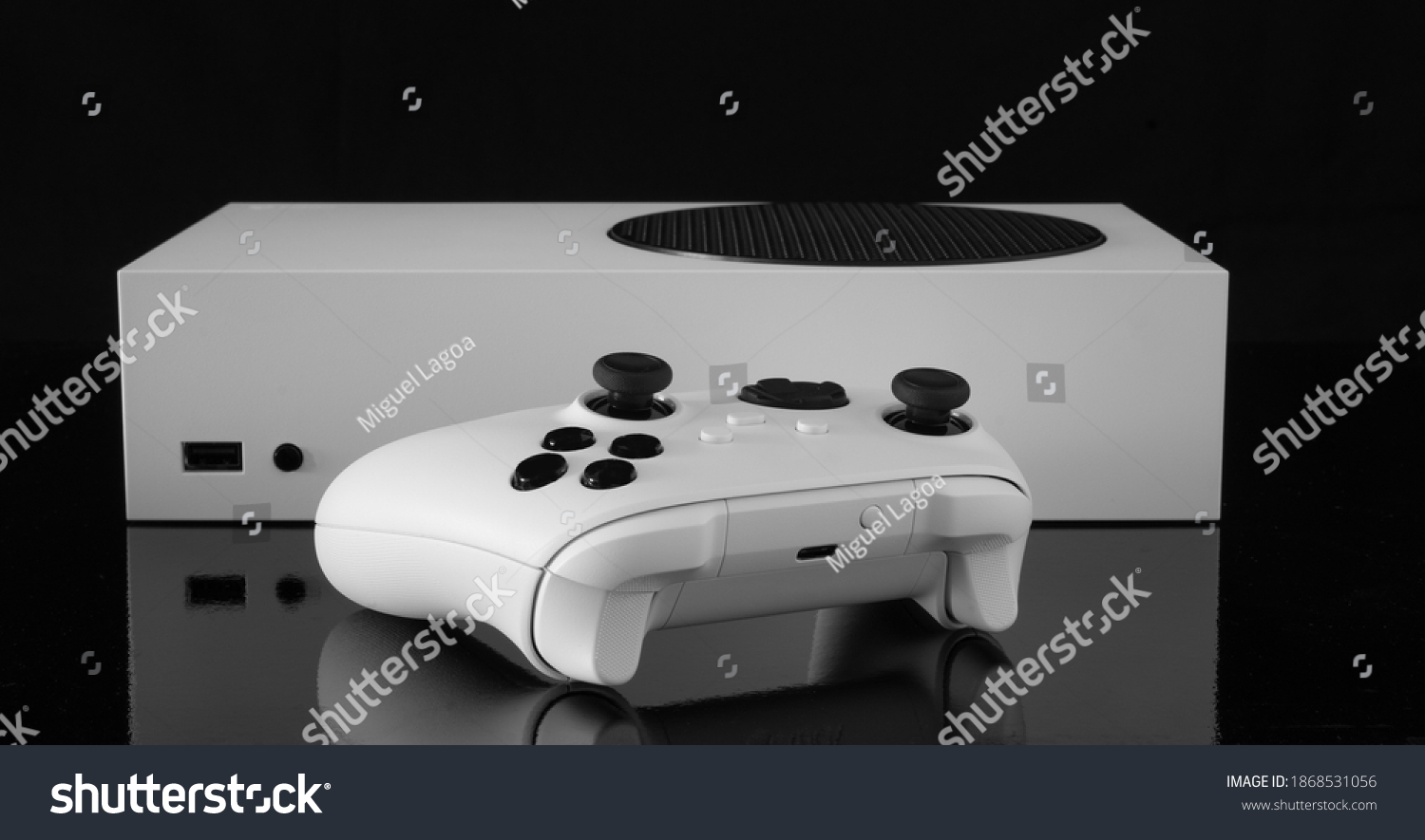 Next gen console and controller #1868531056