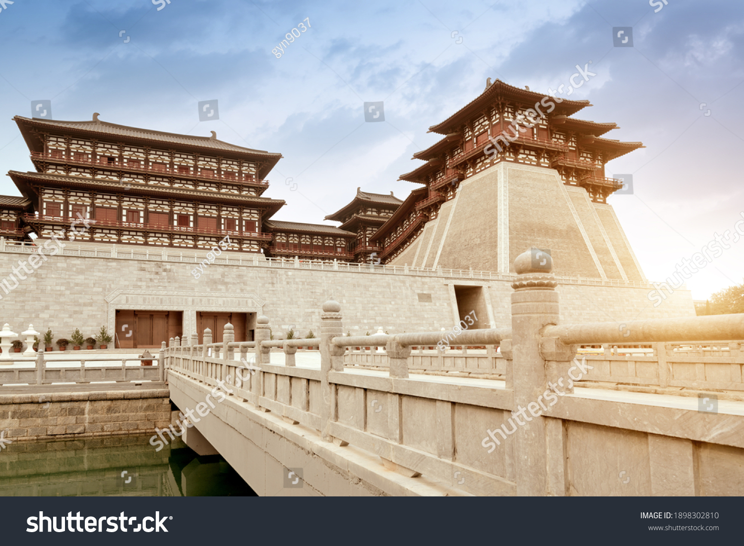 Yingtian Gate is the south gate of Luoyang City in the Sui and Tang Dynasties. It was built in 605. #1898302810