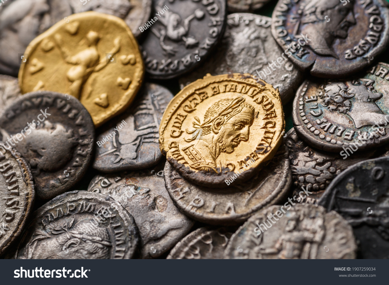 A treasure of Roman gold and silver coins.Trajan Decius. AD 249-251. AV Aureus.Ancient coin of the Roman Empire.Authentic  silver denarius, antoninianus,aureus of ancient Rome.Antikvariat. #1907259034