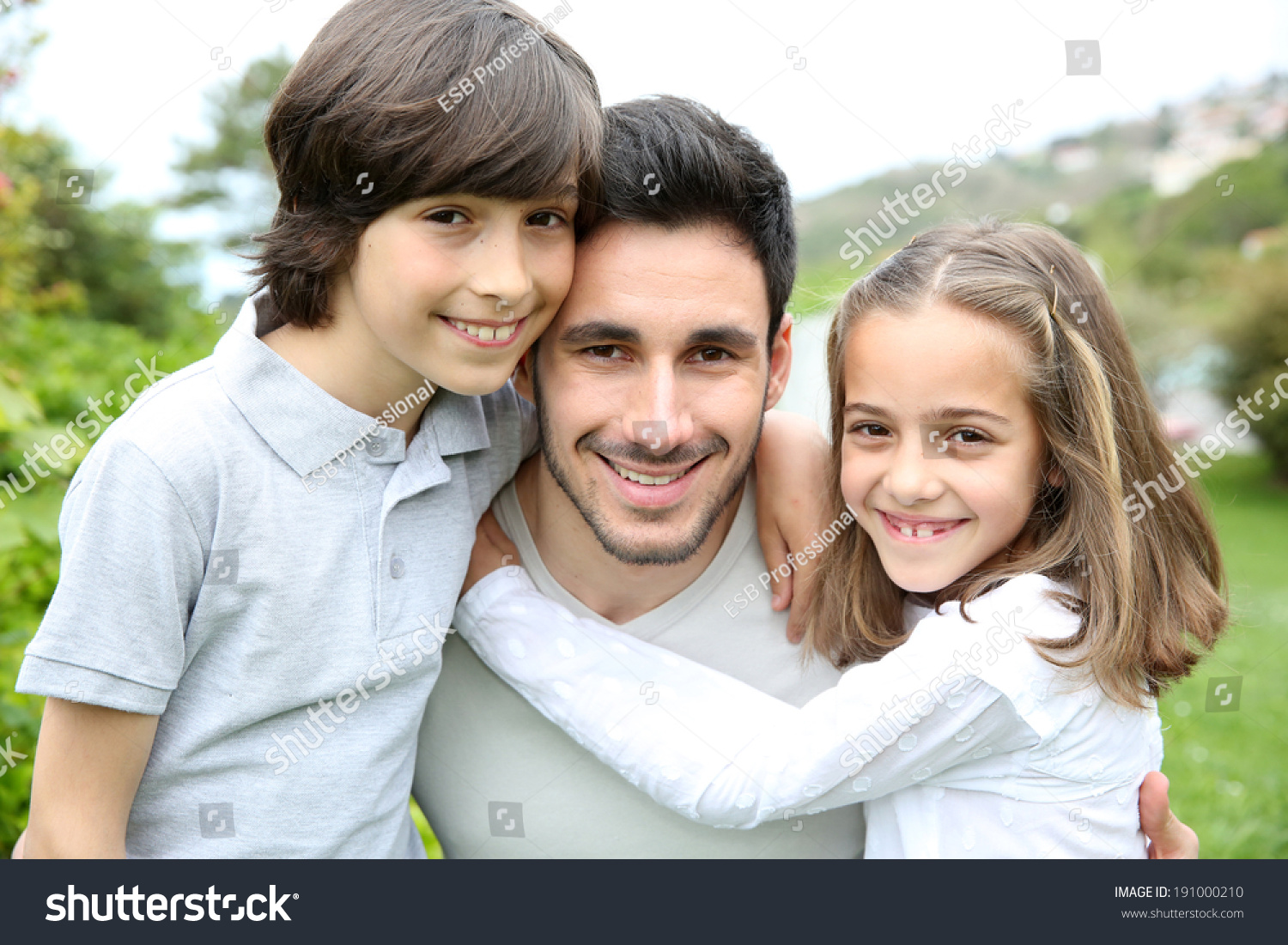 Portrait of young man with 2 kids #191000210