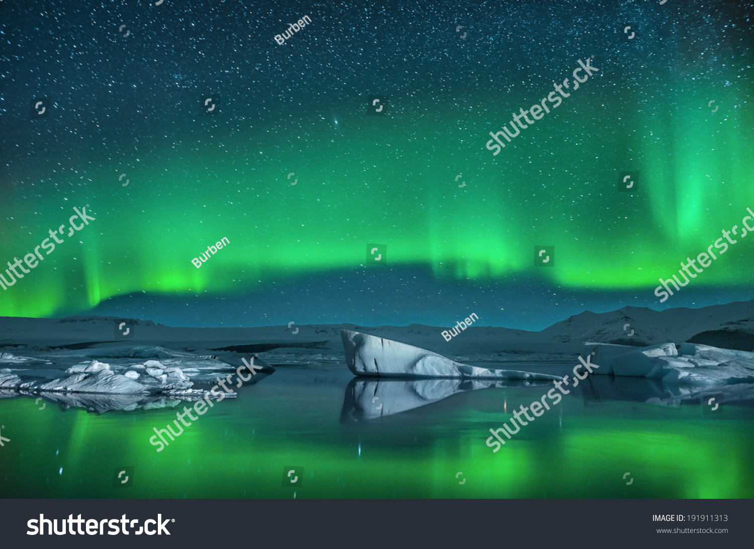 Icebergs under the Northern Lights #191911313