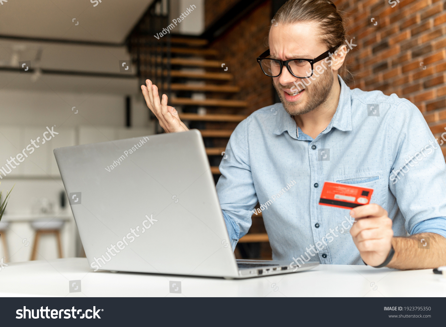 Young businessman faced with a problem while paying by credit card, not enough money in the bank account, card blocked, computer shows an error, does not load the page, shocked by the amount of money #1923795350