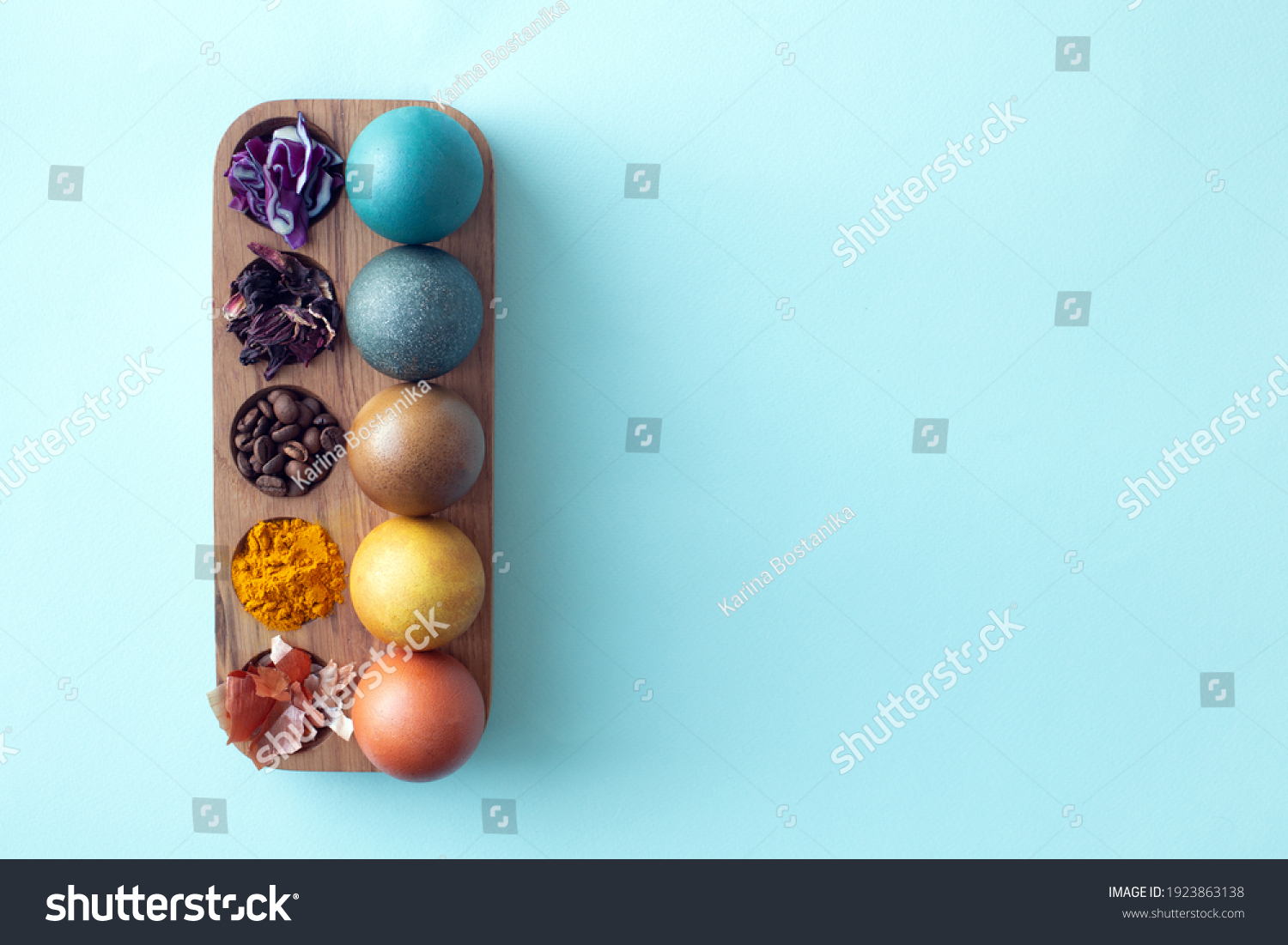 Natural dye for easter eggs - red cabbage, carcade, coffee, turmeric and onion skin on light blue background. Homemade colored easter eggs with ingredients. Copy space, mock up #1923863138