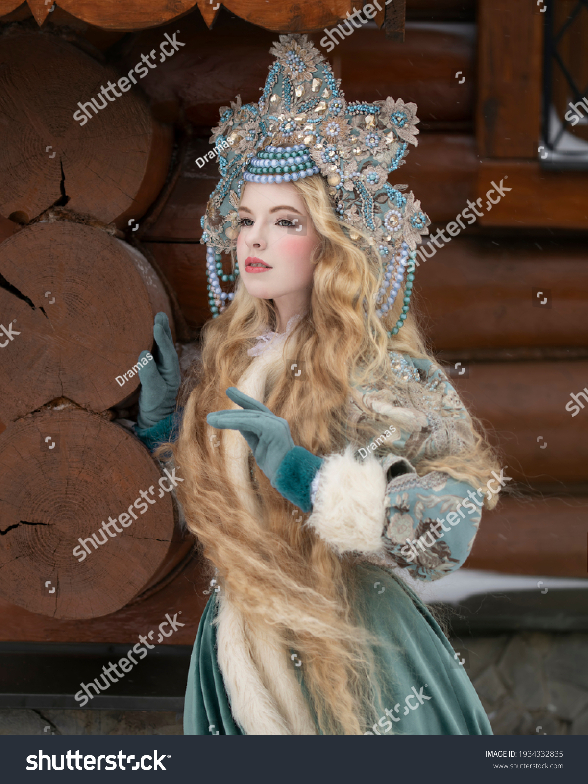Kokoshnik,traditional Russian headdress "Fantasy" little 