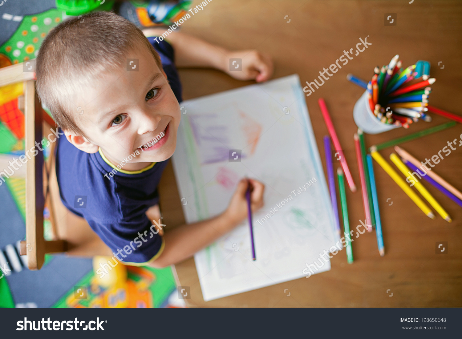 Boy, drawing a picture for fathers day #198650648