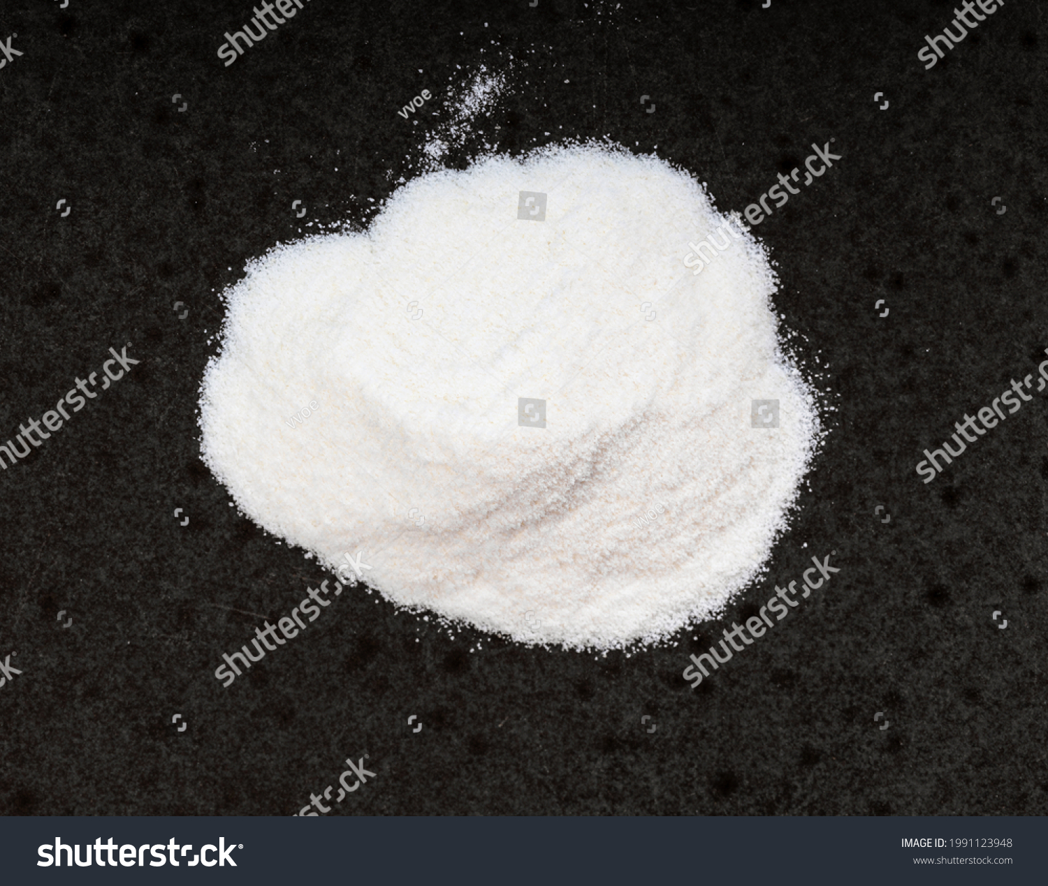 top view of pile of agar powder close up on black ceramic plate #1991123948