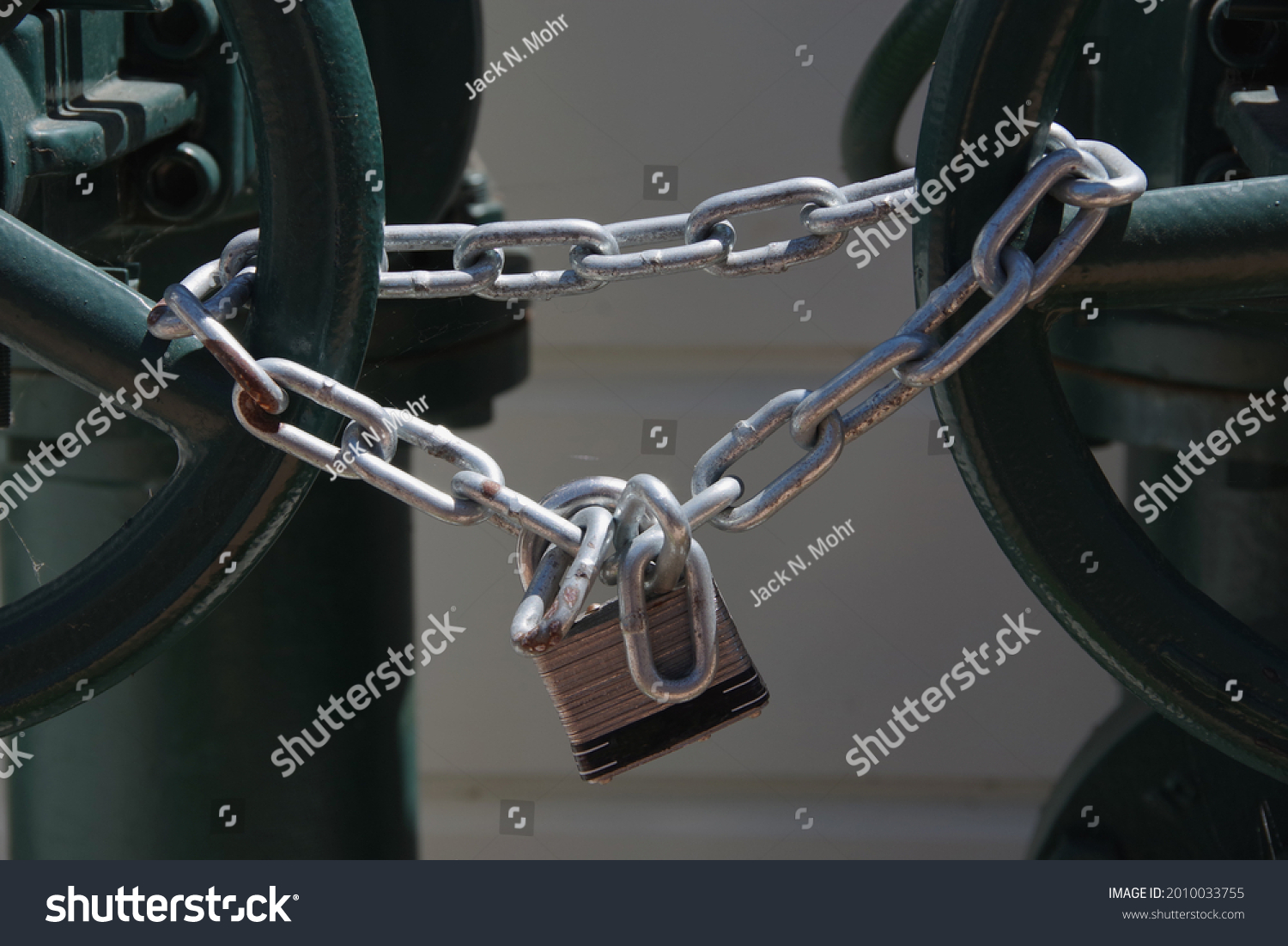 Padlock and heavy chain locking main water valves #2010033755