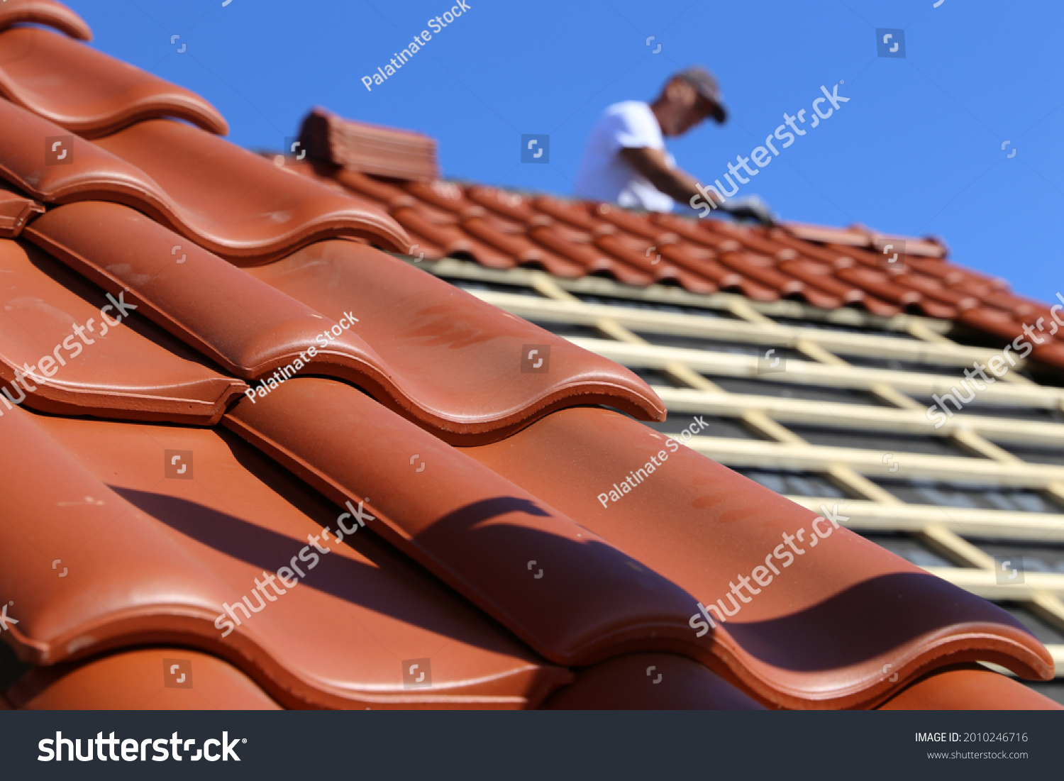 Roofing work, new covering of a tiled roof #2010246716