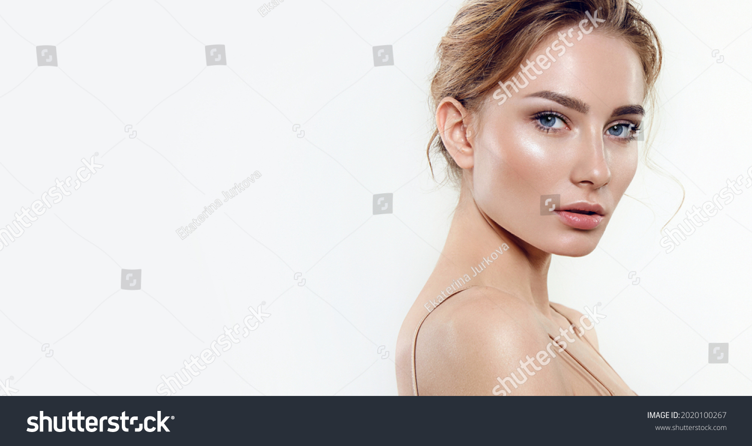 Portrait of a young woman with natural makeup and natural styling.Advertising natural cosmetics.Advertising for a beauty salon.Care cosmetics, face and body skin care. #2020100267