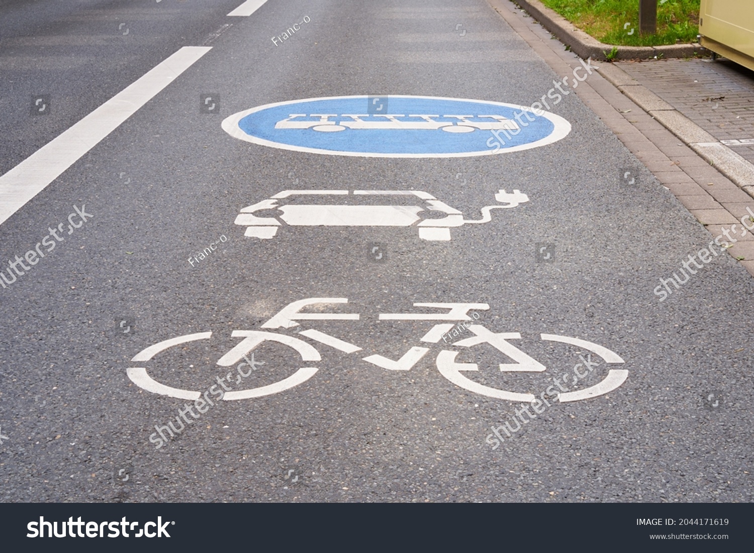 Lane marking for electric cars, buses and bicycles.                                #2044171619