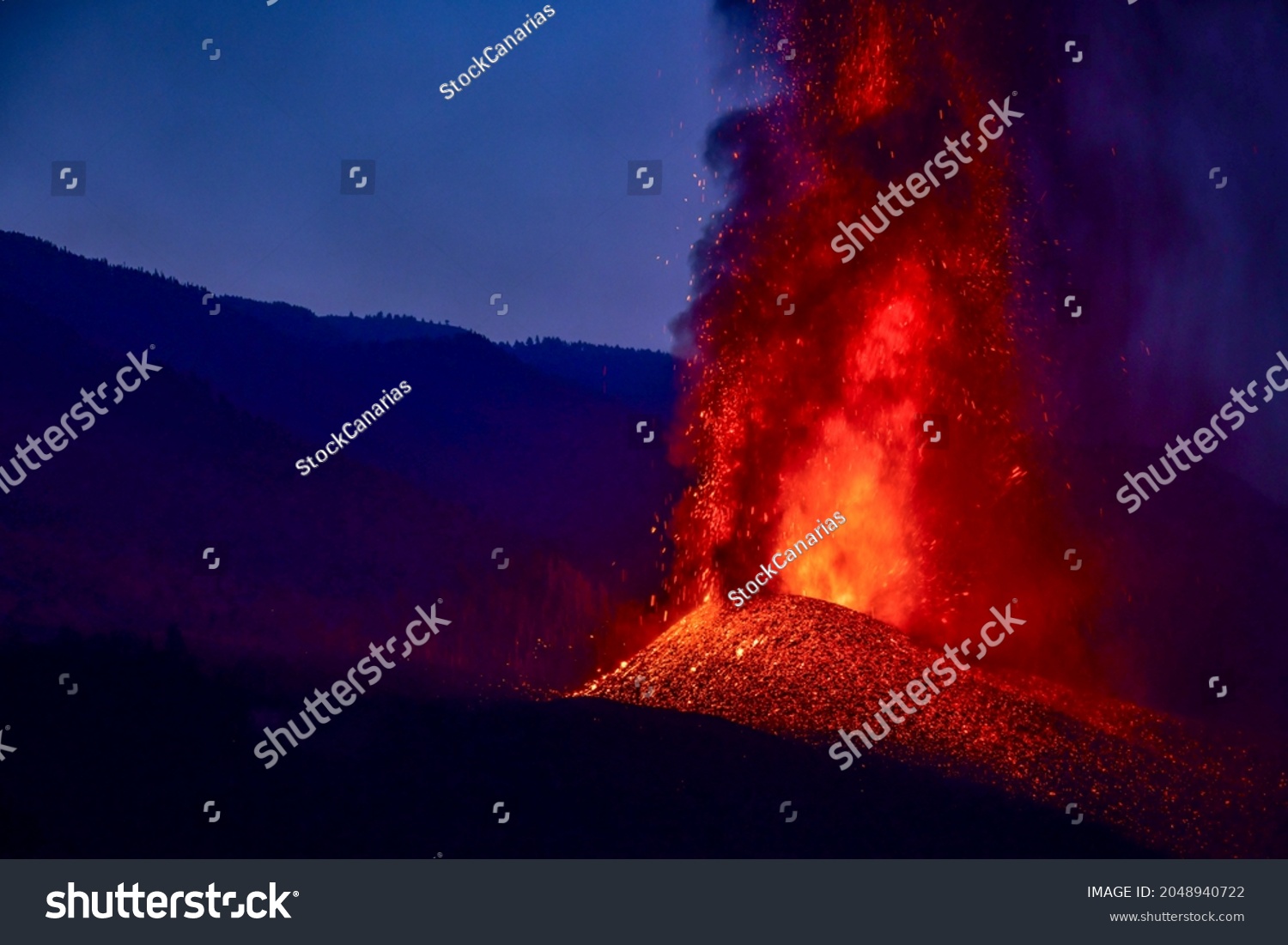 Strombolian Eruption Volcano La Palma Erupting #2048940722